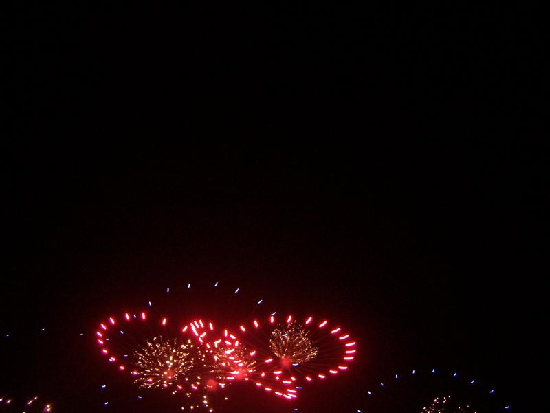 Saturn-like fireworks