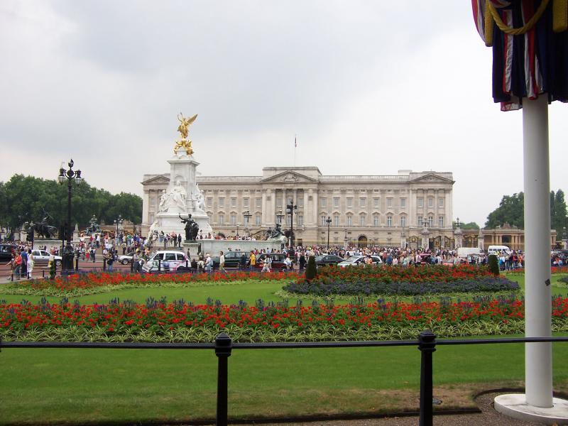 Wide view of Buckingham Palace