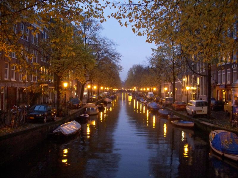 The canals at night 2