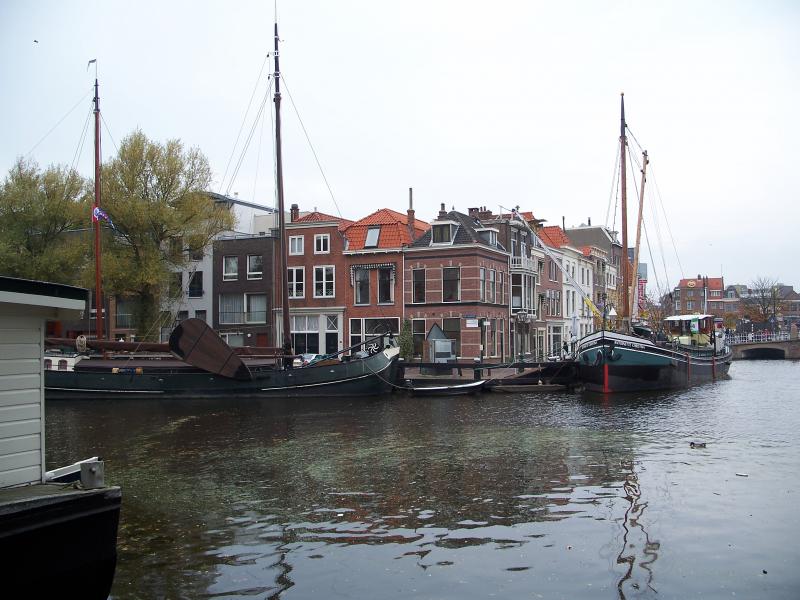 Boats and houses in the center of Leiden