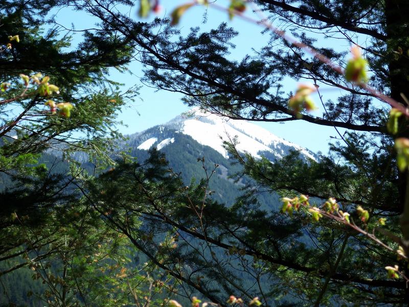 A view of the snow covered mountains from Interstate Park
