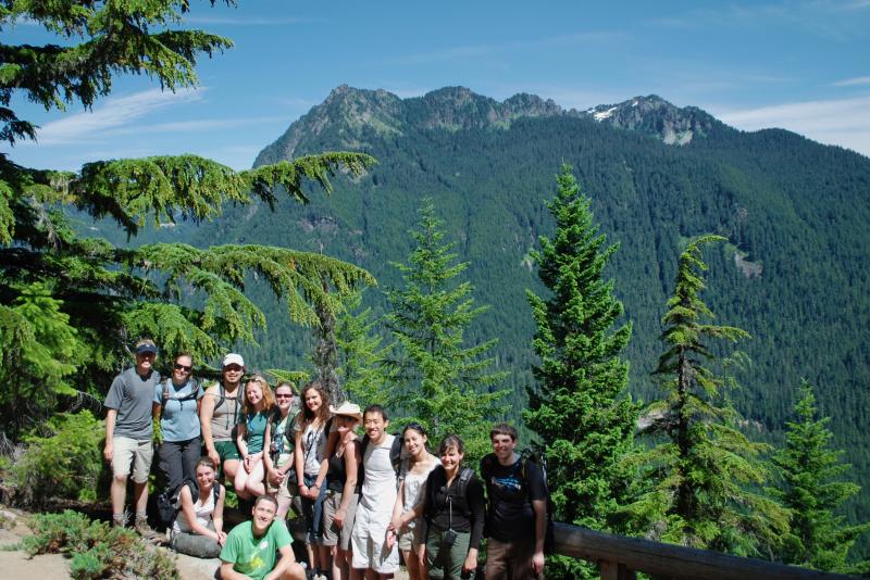 The whole group along the Rampart Ridge trail