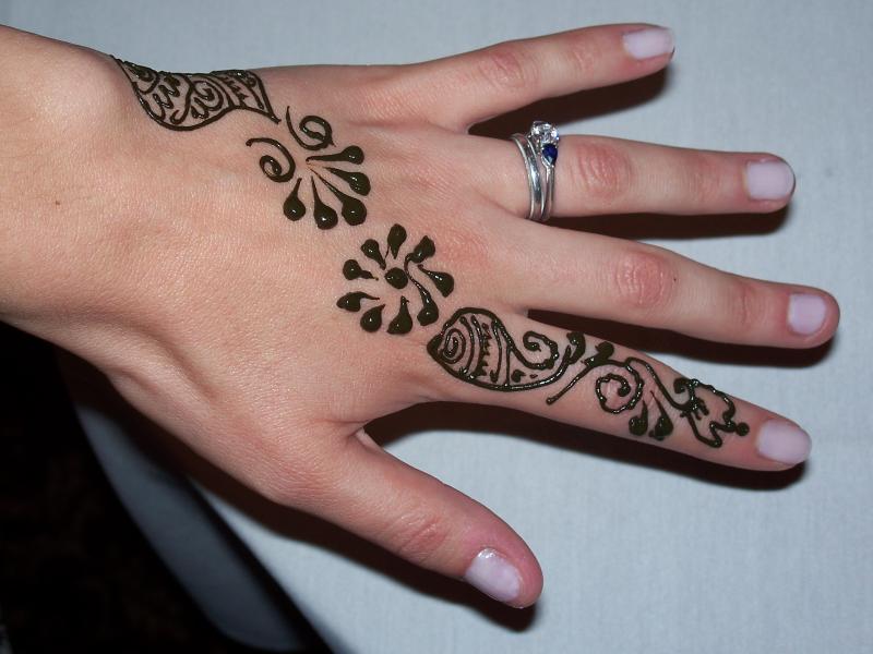 A close up of the mehndi